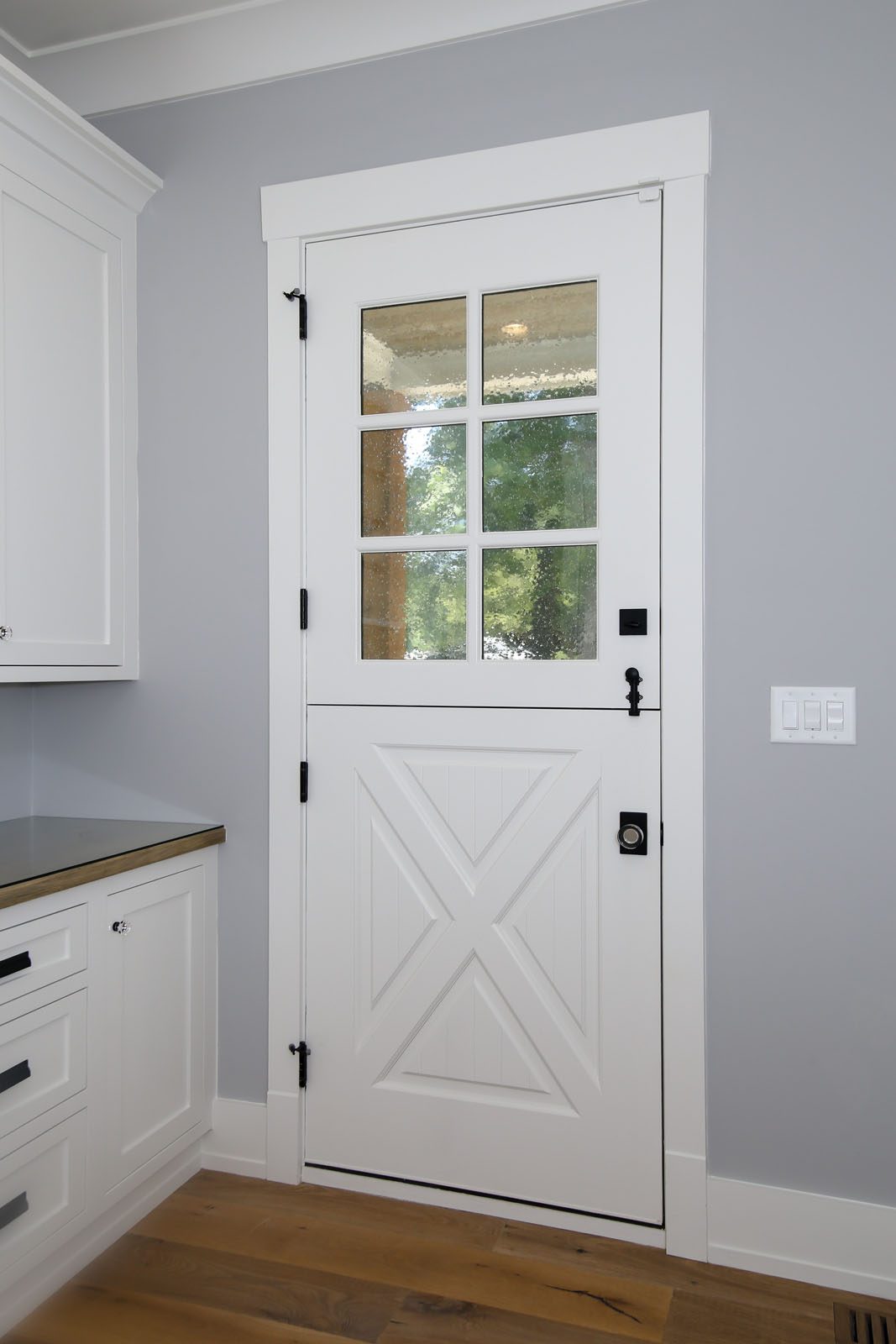 Suburban Farmhouse Loyd Builders
